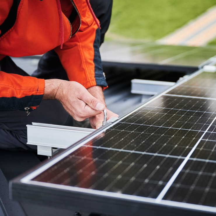 Vedligeholdelse og service af solceller