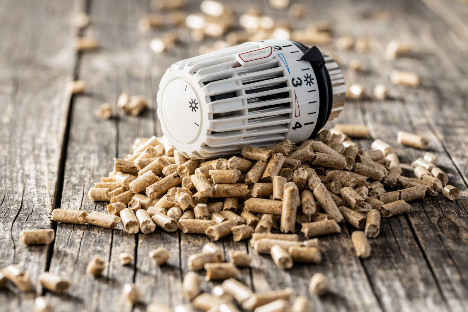 Service og vedligeholdelse af biomassefyr og træpillefyr